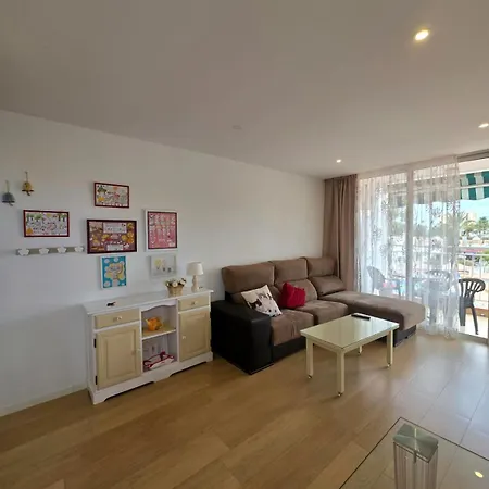 Sunny Beach & Pool Apartment, Las Americas *